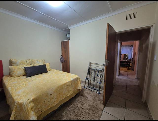 2 BEDROOM FLAT FOR SALE IN THREE RIVERS